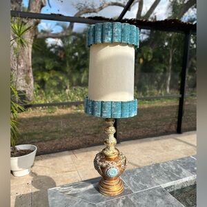 MCM Vintage Table Lamp Hollywood Regency Ornate Chalkware with balbous base *4ft